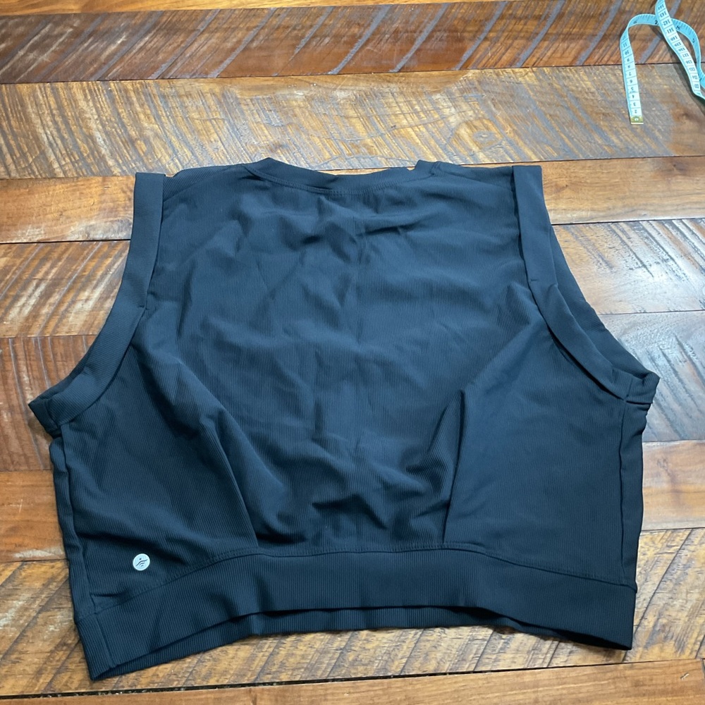 Halara Crew Neck Cropped Tank - Picture 4 of 5